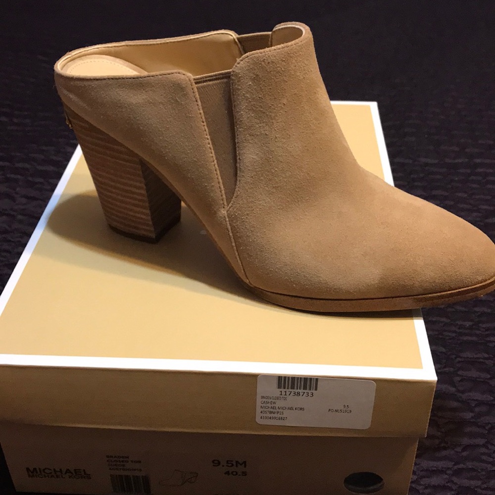Michael Kors Braden Closed Toe Mule - Cashew